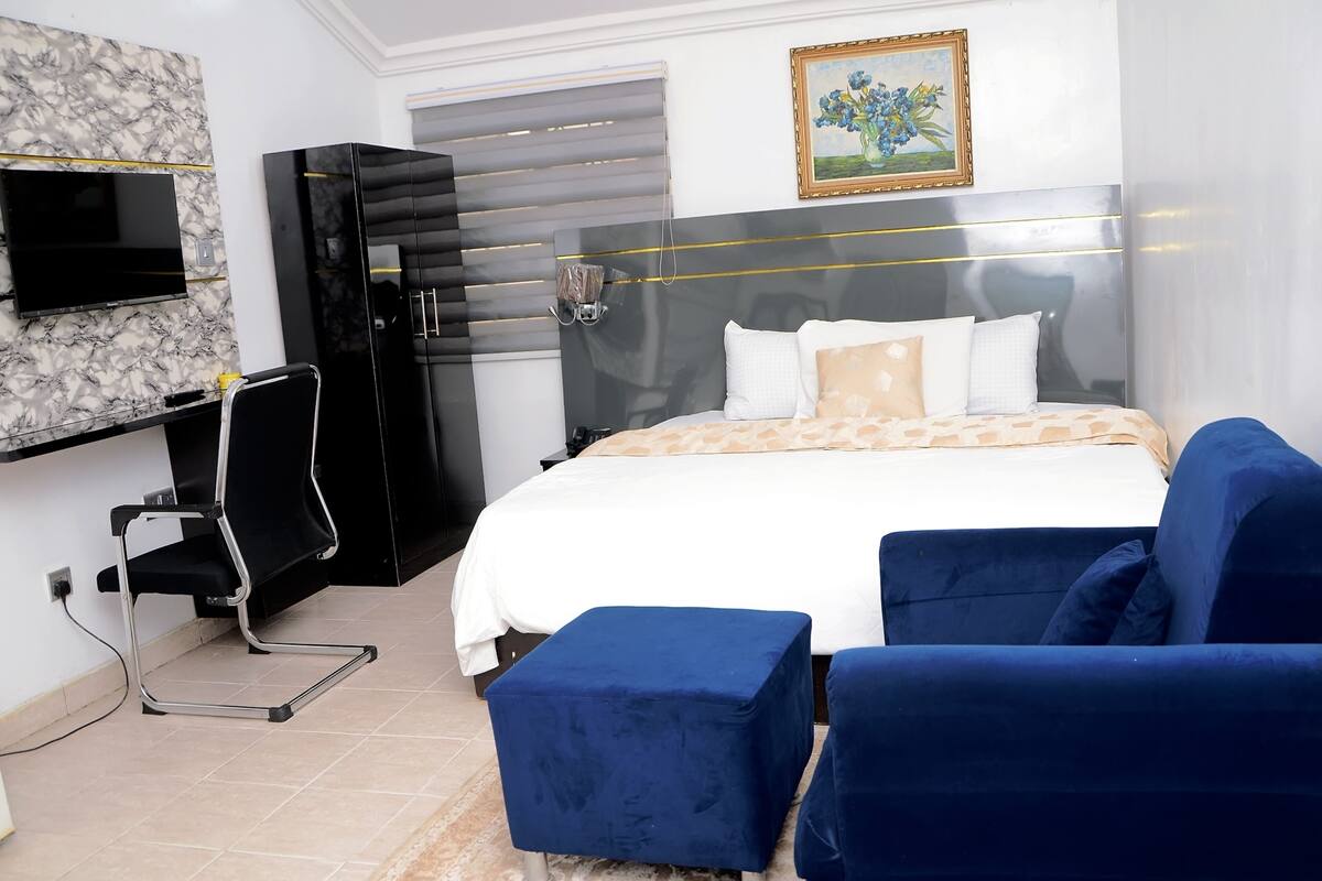 Quarto luxo | Escrivaninha, espaço de trabalho para notebook, Wi-Fi de cortesia