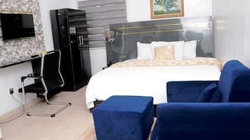 Deluxe Room | Desk, laptop workspace, free WiFi, bed sheets