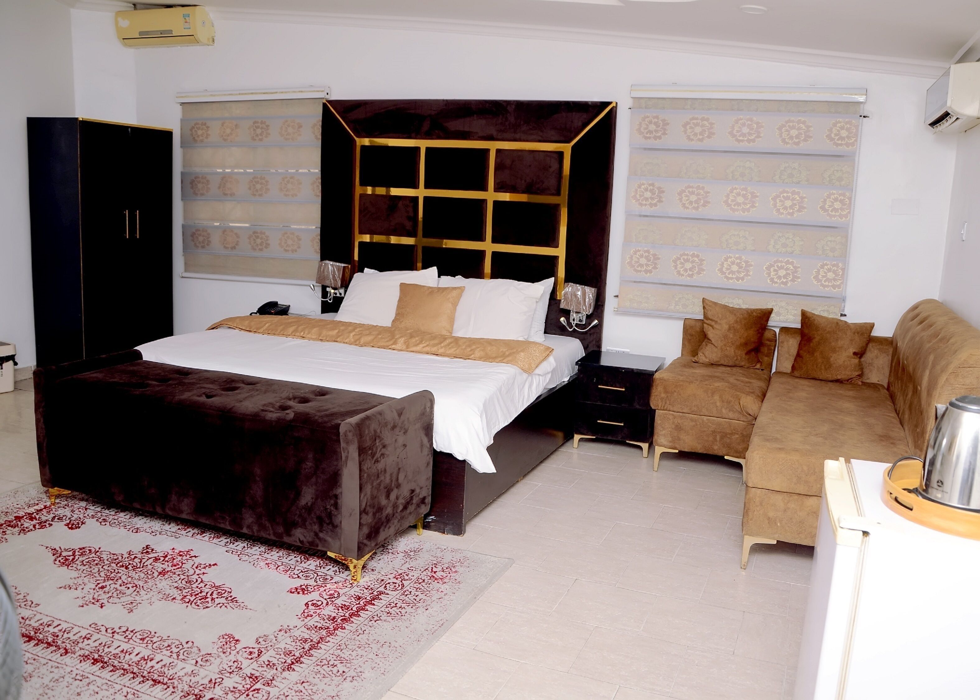 Desk, laptop workspace, free WiFi, bed sheets