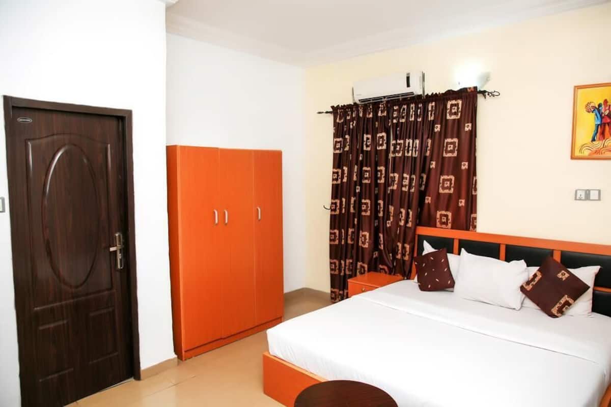 Quarto luxo | Individualmente decorados, individualmente mobiliados, escrivaninha