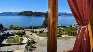 Triple Room (Tronador) | Lake view - Le Château Bed & Breakfast (San Carlos de Bariloche)