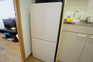Quarto quádruplo | Cozinha americana privada | Geladeira grande, micro-ondas, cooktop, chaleira elétrica