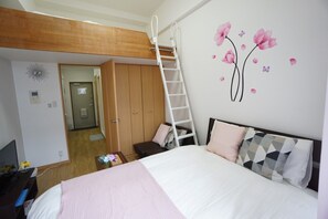 A bedroom with a bed, a ladder, a wardrobe, and a wall with floral decals. - Apartment VR Hakuyu Motomachi Namba (Osaka)