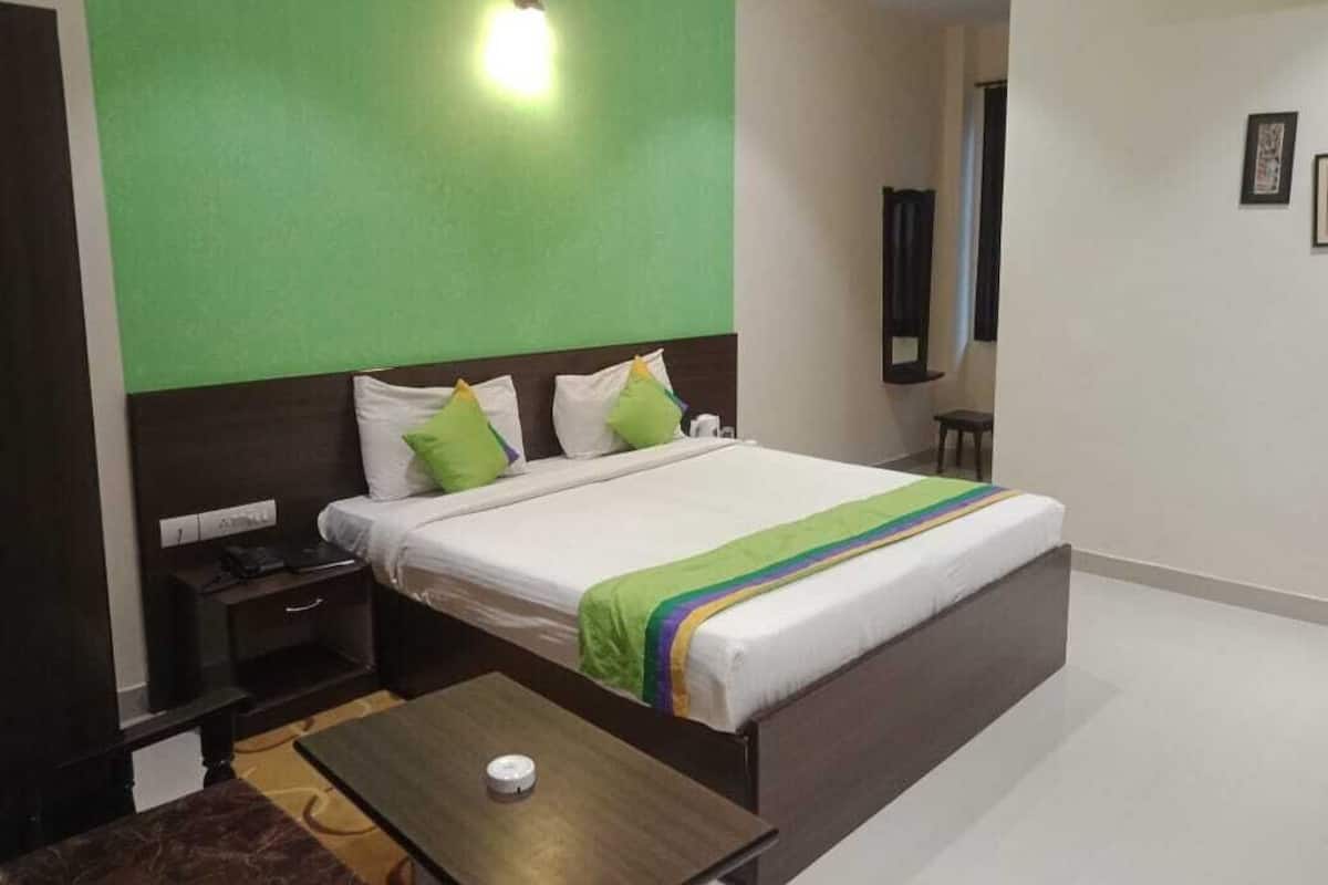 Standard Room | Iron/ironing board, free WiFi, bed sheets