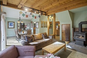 Platt-tv och eldstad