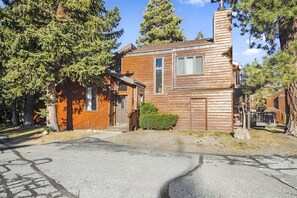 Exterior - Meadow Ridge: Beautiful Views, Close to Eagle Lodg (Mammoth Lakes)