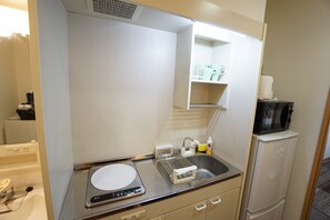 ห้องซิตี้สำหรับสี่ท่าน, 1 ห้องนอน, ห้องครัว, วิวเมือง | ครัวขนาดเล็กส่วนตัว | ตู้เย็น, ไมโครเวฟ, เตาประกอบอาหาร, กาต้มน้ำไฟฟ้า