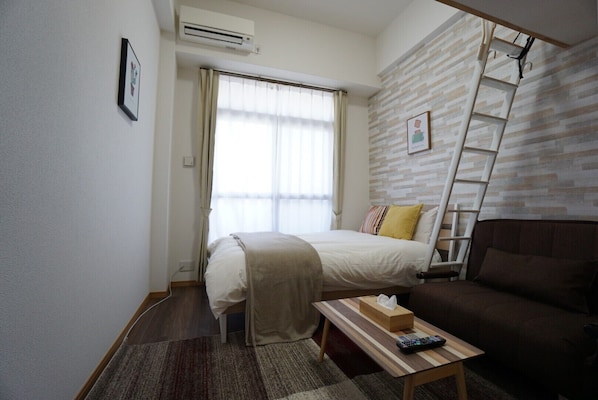 City Quadruple Room, 1 Bedroom, Kitchen, City View | Interior