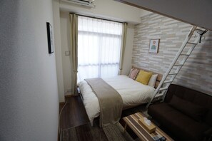 City Quadruple Room, 1 Bedroom, Kitchen, City View | 1 bedroom, desk, laptop workspace, free WiFi - Apartment Y Hakuyu Motomachi Namba (Osaka)