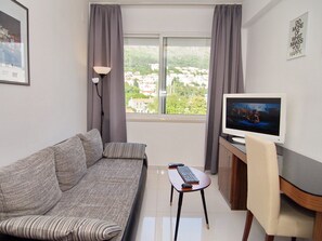 Huoneisto, 1 makuuhuone | Oleskelualue | LCD-televisio, tietokone