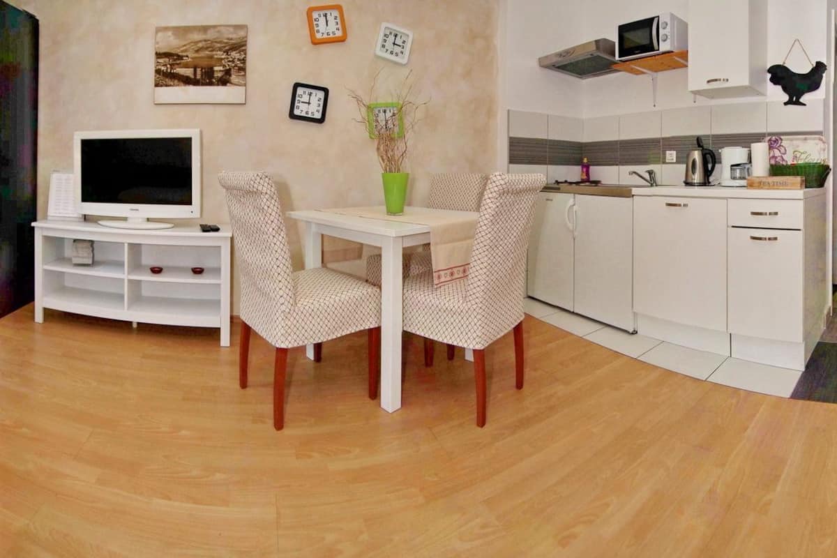 1 habitación, caja de seguridad en la habitación y escritorio