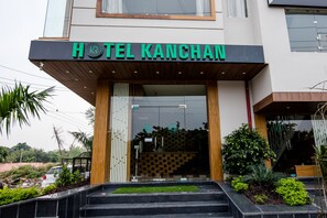Mặt tiền nơi lưu trú