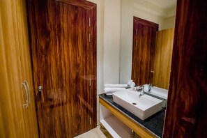Buồng tắm vòi sen, vòi sen phun mưa, khăn tắm 