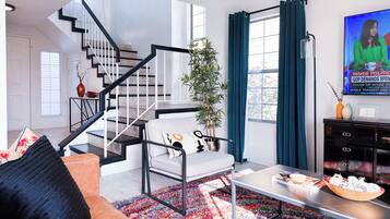 TV connectée, cheminée, Netflix, Hulu