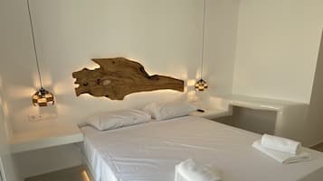 Quarto casal luxo | Cofres nos quartos, ferros/tábuas de passar roupa, Wi-Fi de cortesia