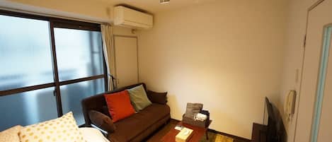 Quadruple Room | Living room | TV