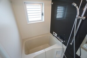 Zimmer (for 6 Guests) | Komfortbadewanne