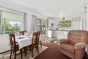 Interior - The Taranui Cottage - Mangawhai Heads Holiday Home (Mangawhai Heads)
