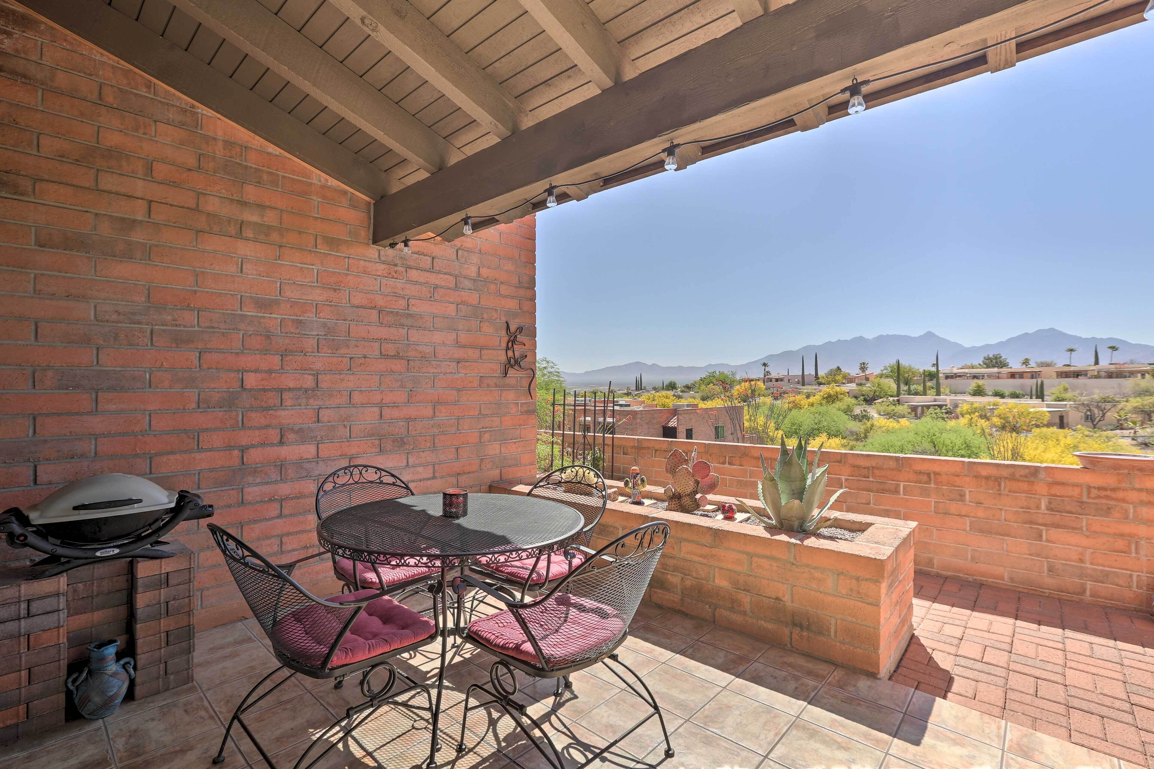 Sun-Soaked AZ Townhome w/ Private Patio & Mtn View