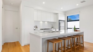Unclassified image, 5 of 16, button - Como Villa | Family Retreat Close to Beach & Shops (Parkdale)