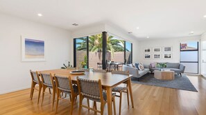 Interior - Como Villa | Family Retreat Close to Beach & Shops (Parkdale)