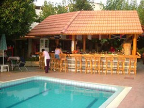 Seasonal outdoor pool, open 9:00 AM to 7:00 PM, pool umbrellas - Julia Apartments (Rethymno)