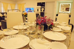 Villa | In-room dining
