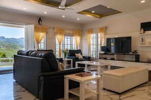 Villa | Living room | 40-inch flat-screen TV with cable channels, TV - Pihoo Villa by Vista Rooms (Coonoor)