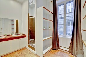 Hårtørrer, håndklæder