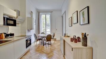 Réfrigérateur, micro-ondes, four, lave-vaisselle