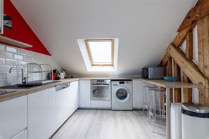 Refrigerador, microondas, horno y lavavajillas 