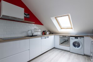 冷蔵庫、電子レンジ、オーブン、食器洗い機