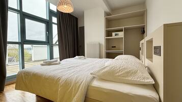 Premium bedding, in-room safe, blackout curtains, free WiFi