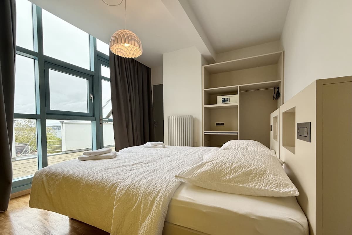 Hochwertige Bettwaren, Zimmersafe, Verdunkelungsvorhänge