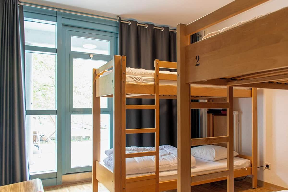 Hochwertige Bettwaren, Zimmersafe, Verdunkelungsvorhänge