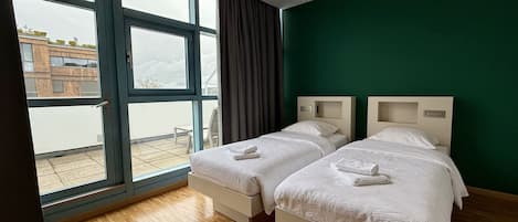 Premium bedding, in-room safe, blackout curtains, free WiFi