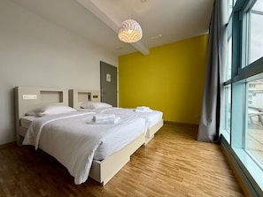 Premium bedding, in-room safe, blackout curtains, free WiFi - Geneva Hostel (Geneva)