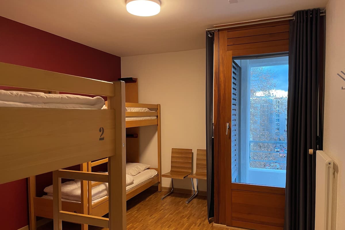 Premium bedding, in-room safe, blackout drapes, free WiFi