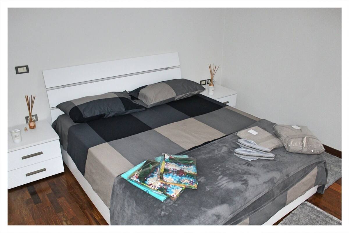 Habitación doble, baño compartido | Escritorio, wifi gratis y ropa de cama