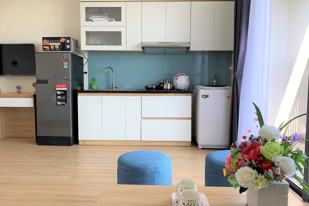 studio | private kitchen | fridge, microwave, stovetop, electric kettle