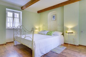 3 bedrooms, iron/ironing board, WiFi, bed sheets - House with pool and jacuzzi (Gracišce)