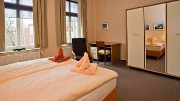 2 Schlafzimmer, Schreibtisch, Reisekinderbett, WLAN
