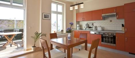 冰箱、微波炉、烤箱、洗碗机