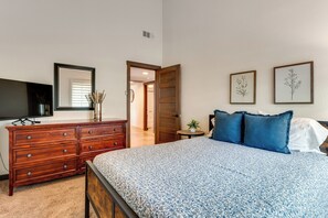 3 bedrooms, iron/ironing board, travel cot, Internet