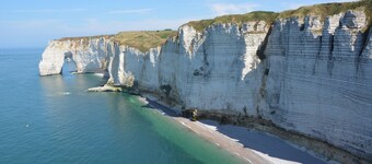 Le Clos-Masure de Béatrice, a refined home overlooking a beautiful garden.