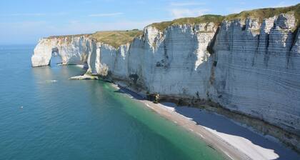 Le Clos-Masure de Béatrice, a refined home overlooking a beautiful garden.