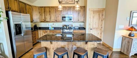 Refrigerador, microondas, horno, placa de cocina