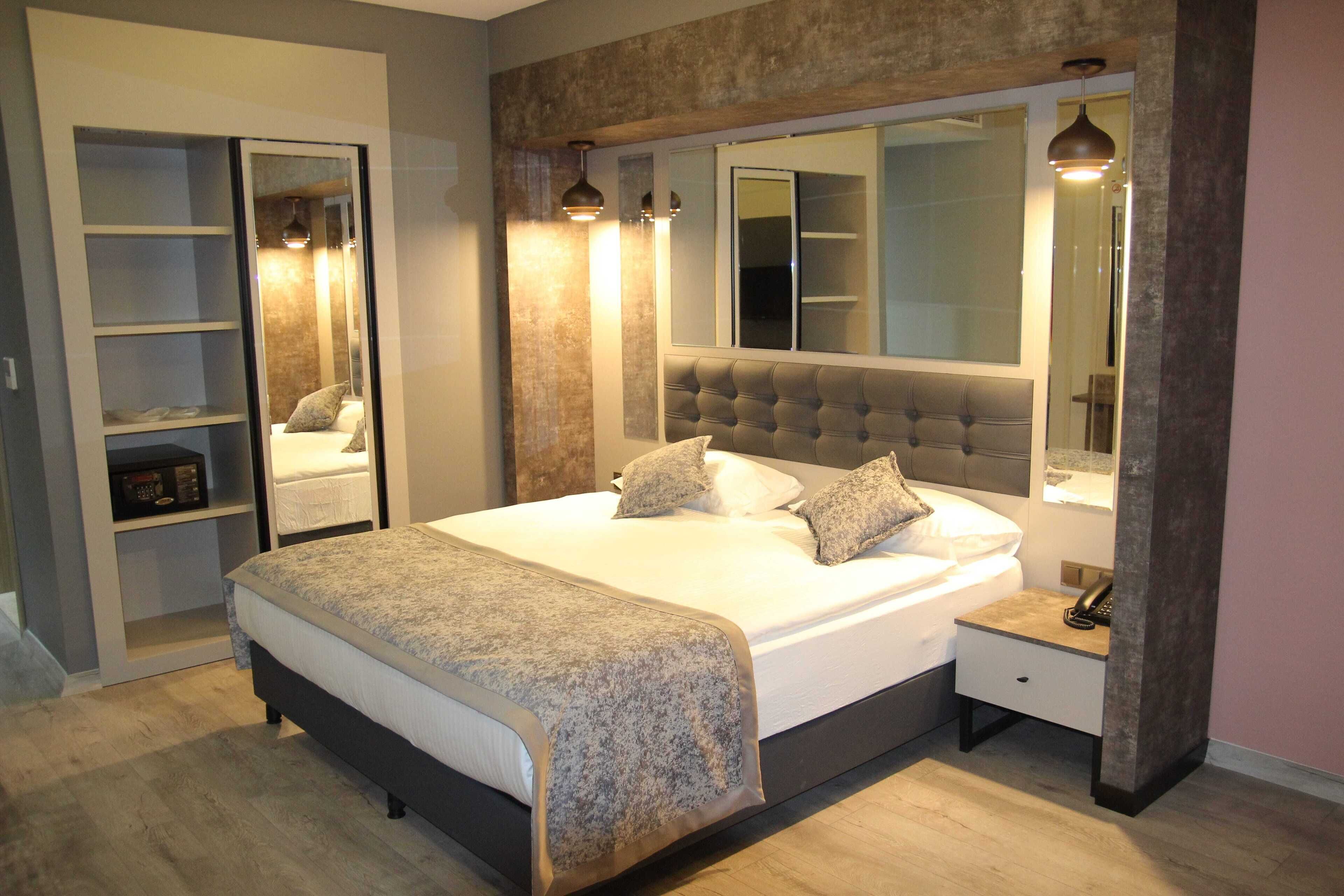 Minibar, in-room safe, laptop workspace, blackout drapes