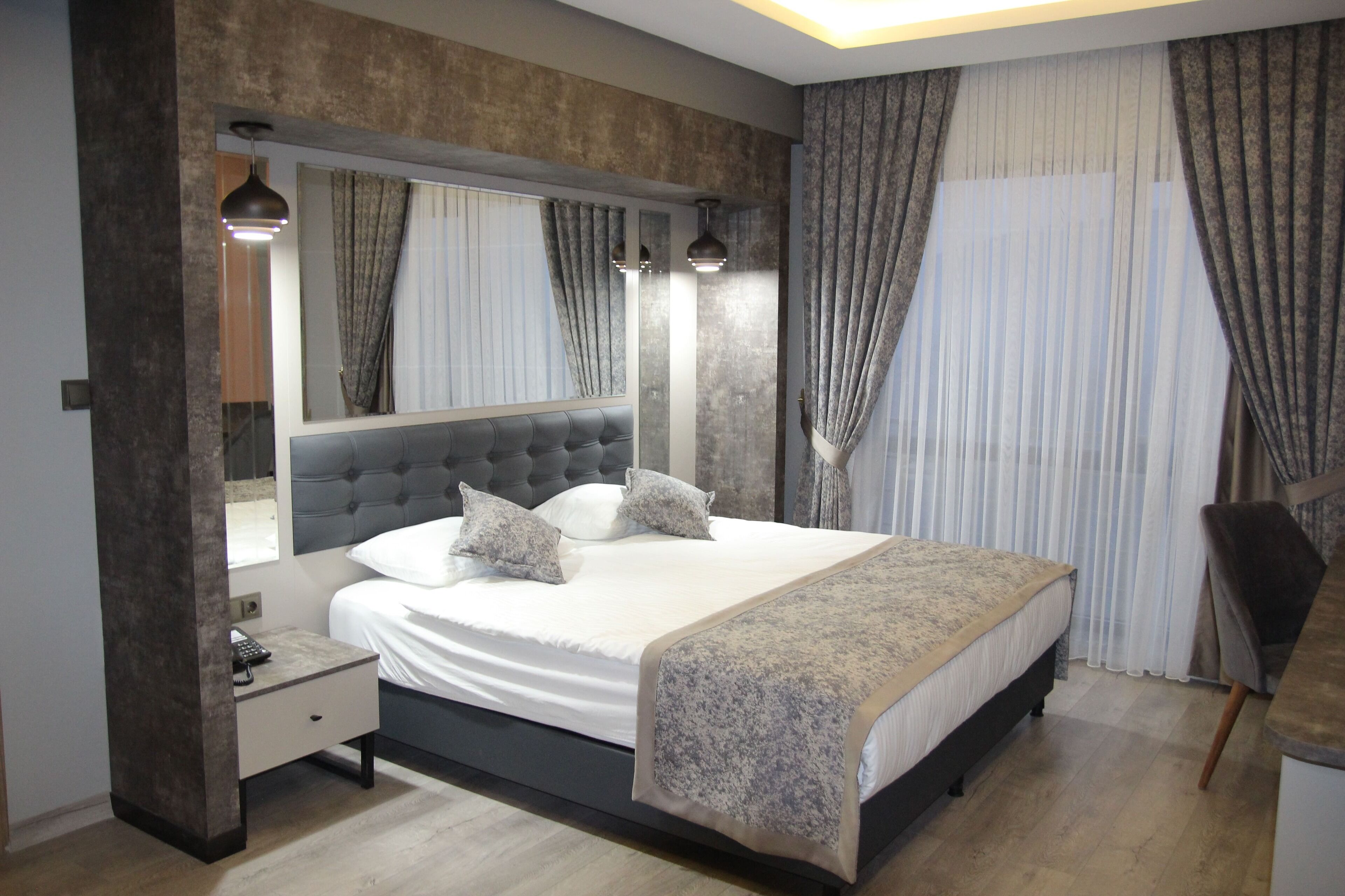 Minibar, in-room safe, laptop workspace, blackout drapes