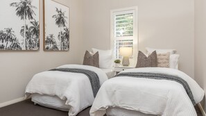 4 bedrooms, iron/ironing board, Internet, bed sheets